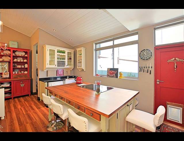 4 BEDROOM HOUSE FOR SALE IN BLOUBERGSTRAND